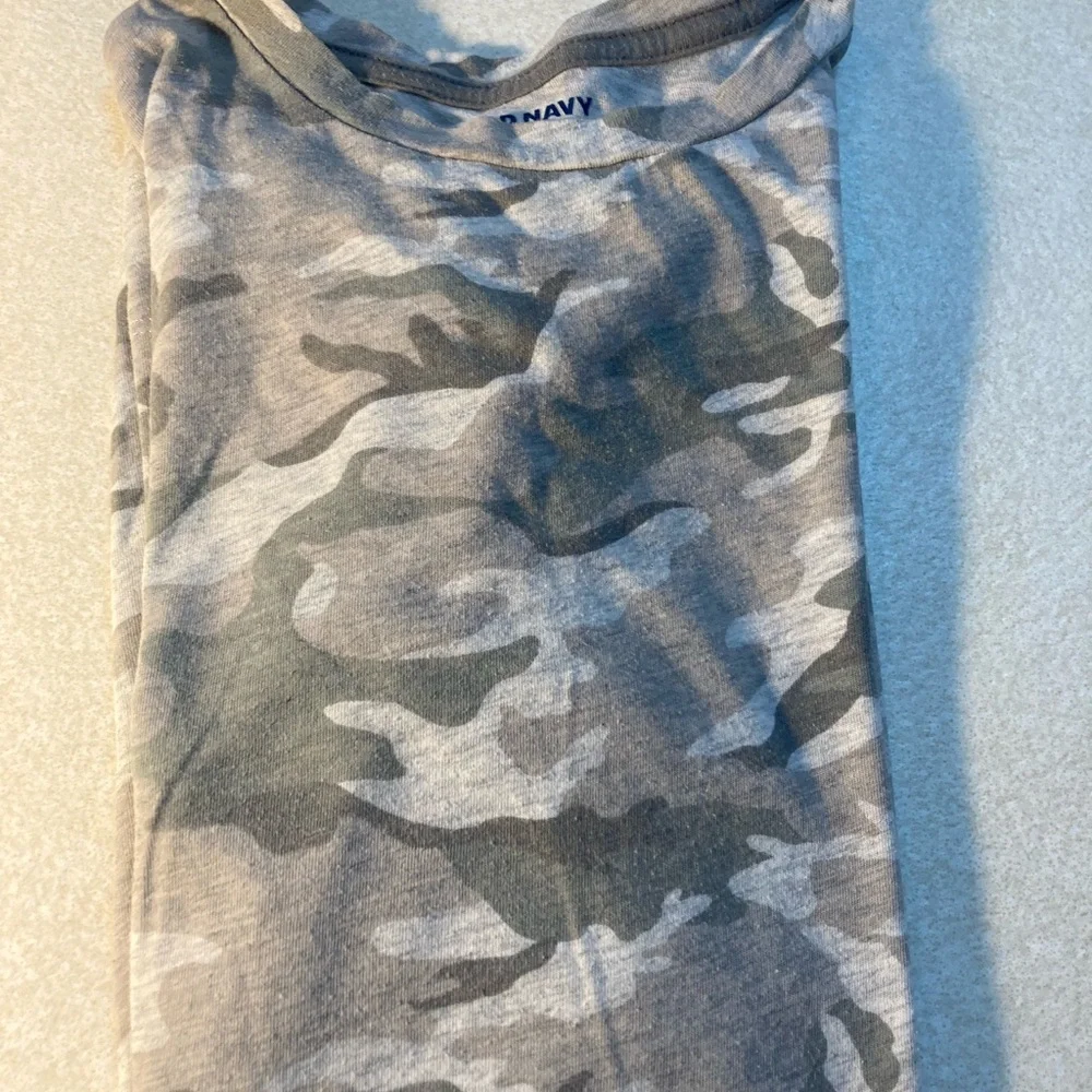 Old Navy Kids Long-Sleeve Grey Camo Tee